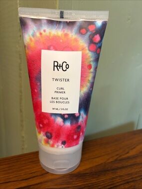 R+Co Twister Curl Primer